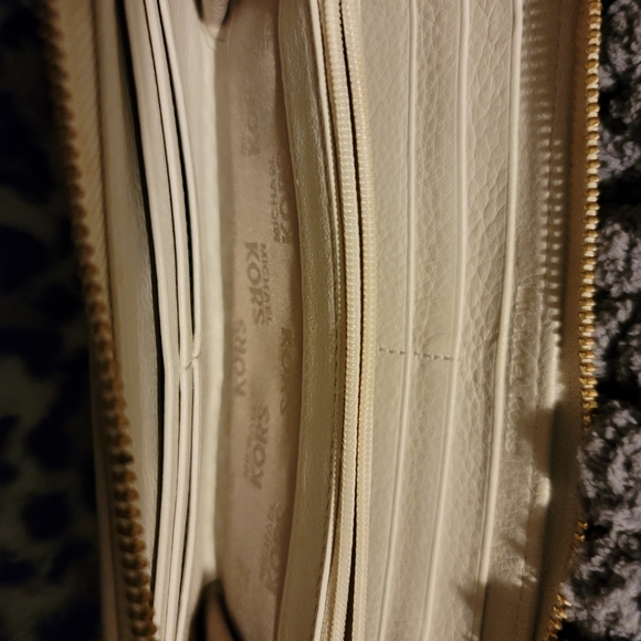 Gently used MICHAEL KORS Cream Leather wallet with zipper trim. Great condition. - Picture 3 of 3